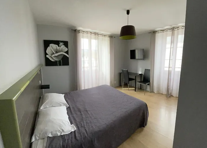 Mendy Hotel 2*